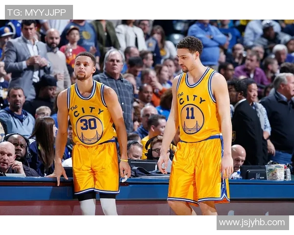 掘金与勇士实力对比分析探讨两队战术与球员表现